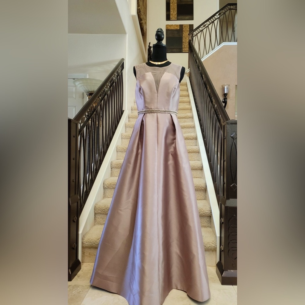 Great condition!! Gorgeous Nicole Miller Long Formal Gown Dress - Picture 7 of 9